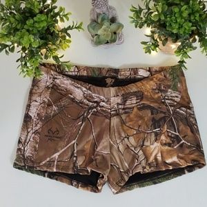 Camo girl hunting booty shorts 🎯